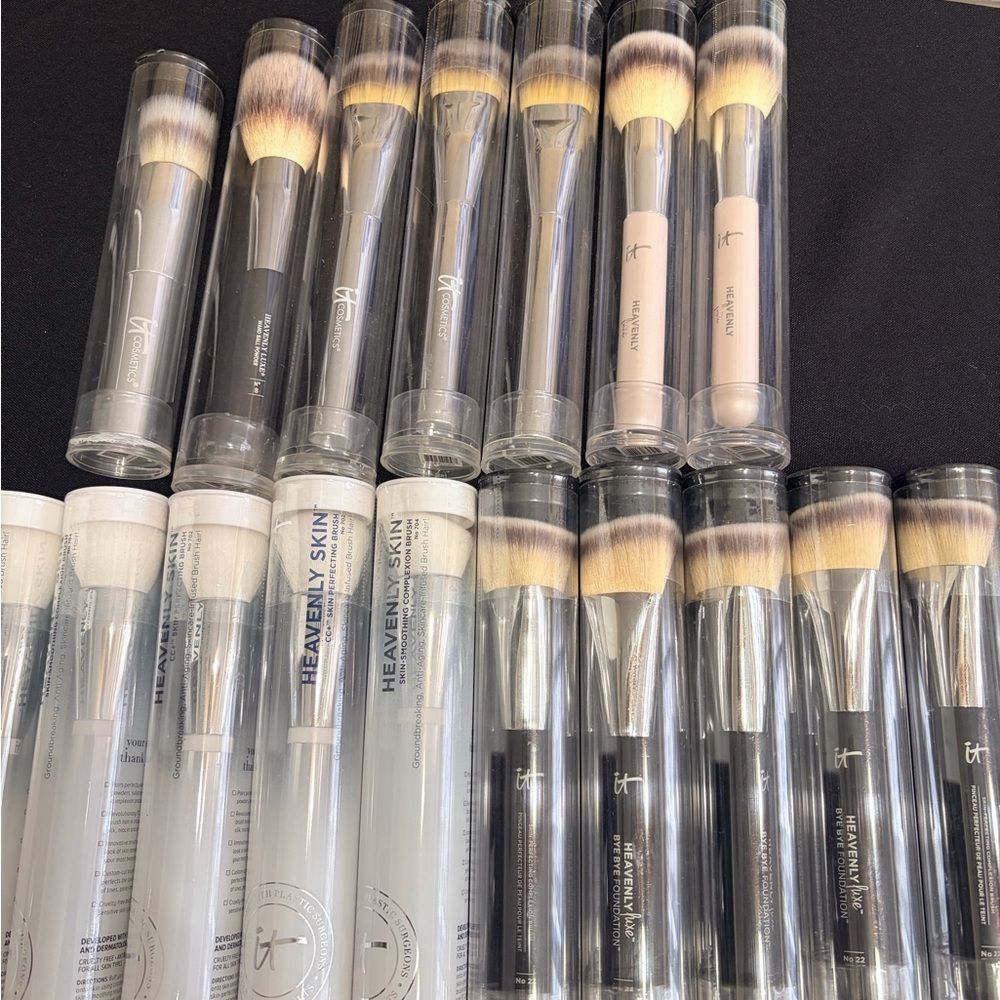 💋 1 IT Cosmetics Brush New Full Size Authentic